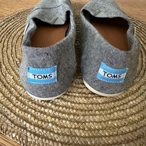 Tom’s size9 grey woman’s shoes
